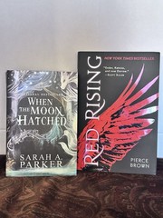Red Rising Pierce Brown HC & When The Moon Hatched Sarah Parker PB Lot Booktok